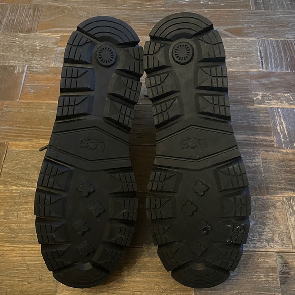 Ugg Sidnee Boots🖤 - Picture 15 of 15